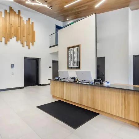 Apartment Boutique With Pool Gym And Walk To Midtown