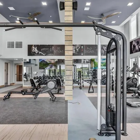 Retreat Pool, Gym, Rooftop Lounge & Free Parking Apartment Nashville