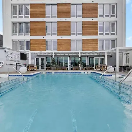 Retreat Pool, Gym, Rooftop Lounge & Free Parking * Nashville
