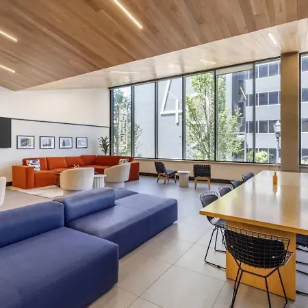Boutique With Pool Gym And Walk To Midtown *