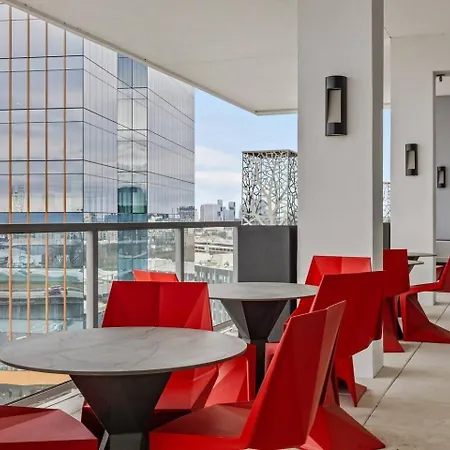 Apartment King Bed, Gym, Rooftop Pool, Free Parking *