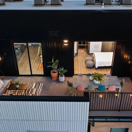 The Penthouse - 3br Rooftop - Downtown Apartment *