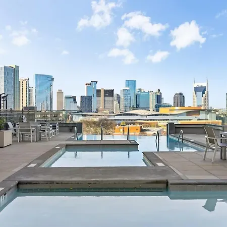 Light-filled Retreat Near Broadway & Pool