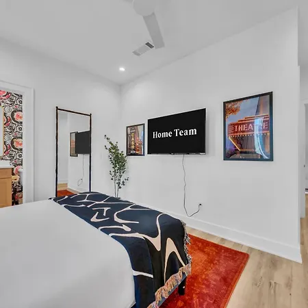 Hideaway - Rooftop - Fire Pit Nights Apartment *