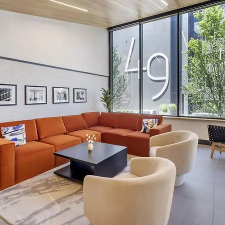 Boutique With Pool Gym And Walk To Midtown *