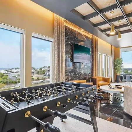 Apartment King Bed, Gym, Rooftop Pool, Free Parking