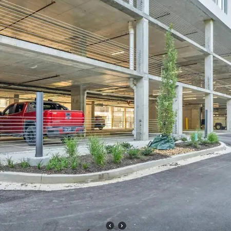 Retreat Pool, Gym, Rooftop Lounge & Free Parking * Nashville
