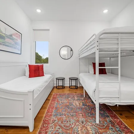 Private Rooftop, Karaoke Fun & | Sleeps 10+ Apartment Nashville