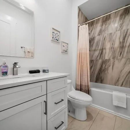 Private Rooftop, Karaoke Fun & | Sleeps 10+ * Nashville
