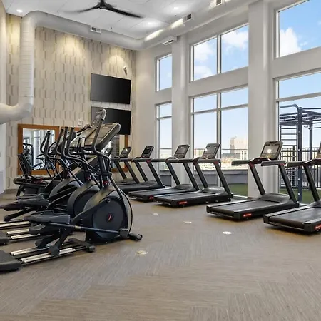 Light-filled Retreat Near Broadway & Pool Nashville