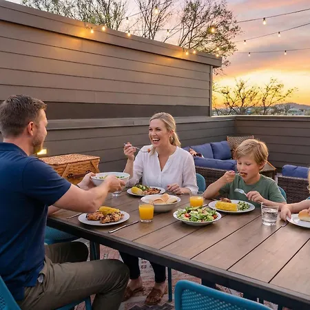 Apartment Hideaway - Rooftop Patio W Views