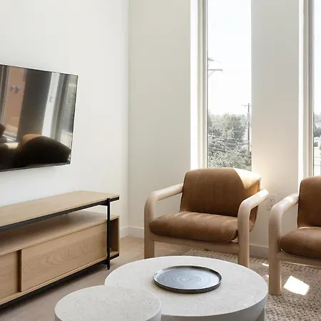 Apartment Landing Spectacular Studio Gym