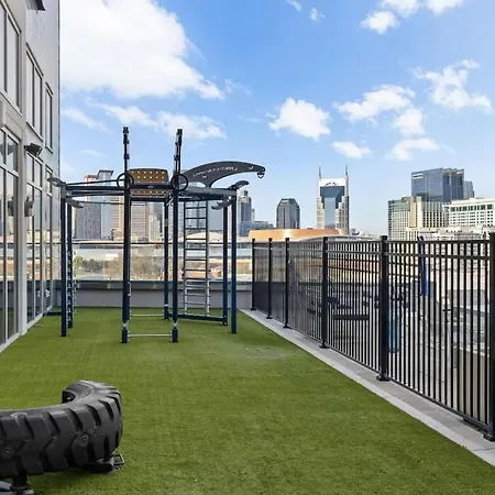 Light-filled Retreat Near Broadway & Pool *