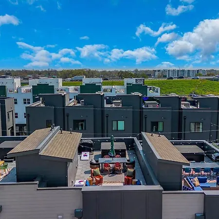 Hideaway - Rooftop - Fire Pit Nights Apartment *