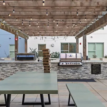 Light-filled Retreat Near Broadway & Pool Nashville