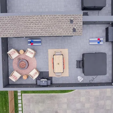 Apartment Hideaway - Rooftop Patio W Views