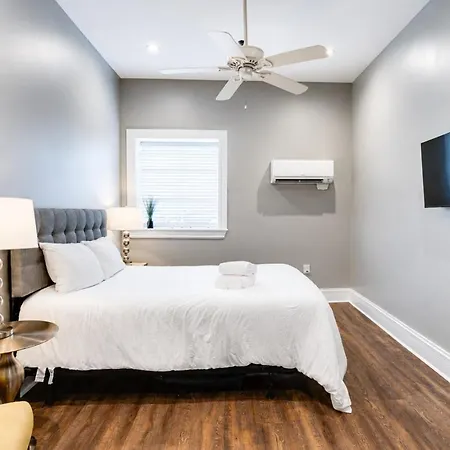 Apartment Bright & Cozy Church Conversion 1br Nashville