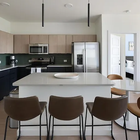Landing Spectacular Studio Gym Apartment *