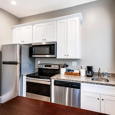 Bright & Cozy Church Conversion 1br