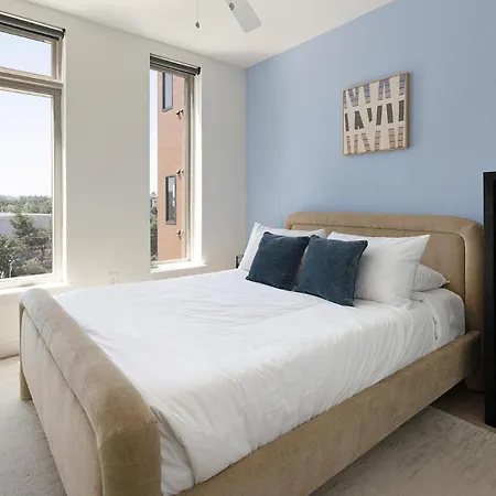Landing Spectacular Studio Gym Apartment *