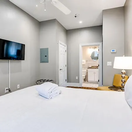 Bright & Cozy Church Conversion 1br Nashville
