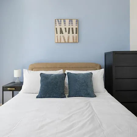 Landing Spectacular Studio Gym Apartment *