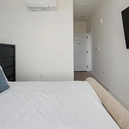 Landing Spectacular Studio Gym Apartment *