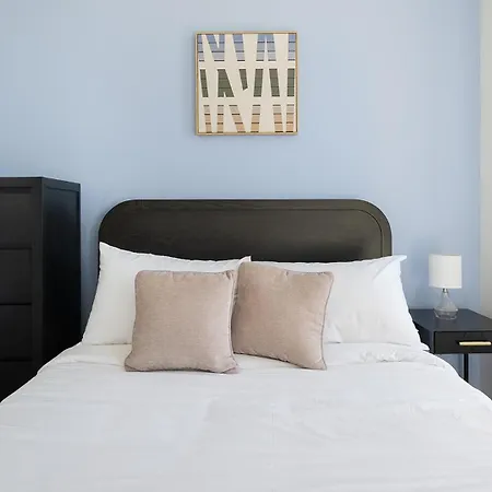 Landing Spectacular Studio Gym Apartment