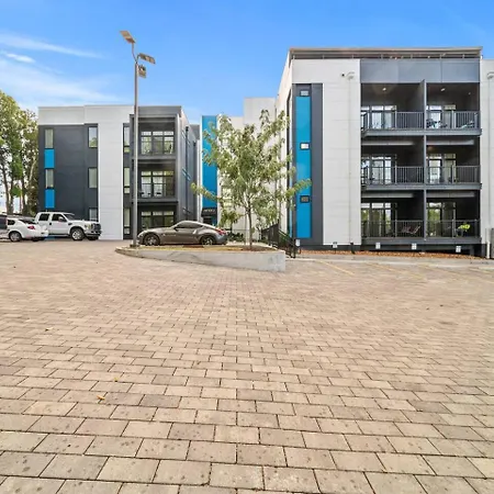Private Rooftop, Karaoke Fun & | Sleeps 10+ Apartment Nashville