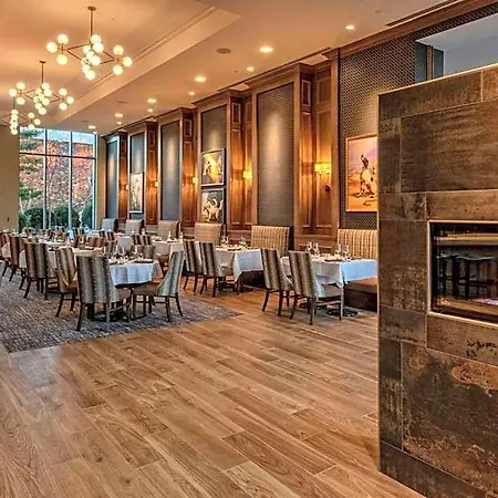 Hotel Hilton Hills