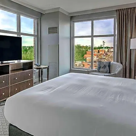 Hilton Hills Hotel 4*
