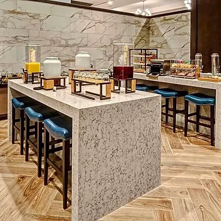 Hotel Hilton Hills