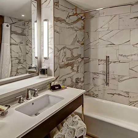 Hilton Hills Hotel 4*