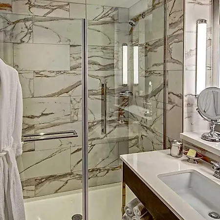 Hilton Hills Hotel 4*
