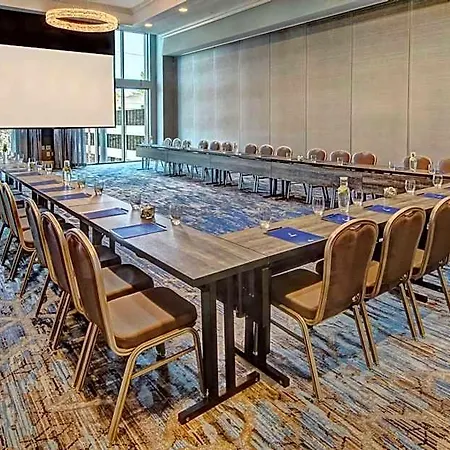 Hotel Hilton Hills 4*
