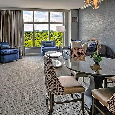 Hotel Hilton Hills