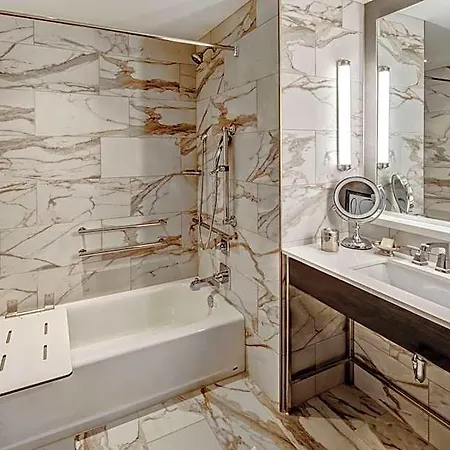 Hilton Hills Hotel 4*