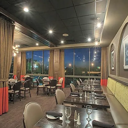 Hotel Delta By Marriott Airport