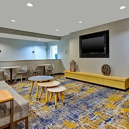 Hotel Towneplace By Marriott Airport