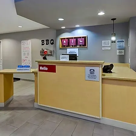 Hotel Towneplace By Marriott Airport