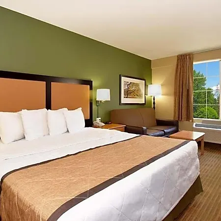 Hotel Extended America - - Airport - Music