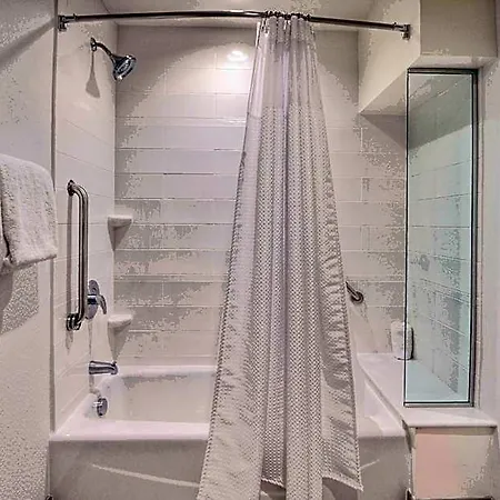 Courtyard By Marriott Hills Hotel 3*