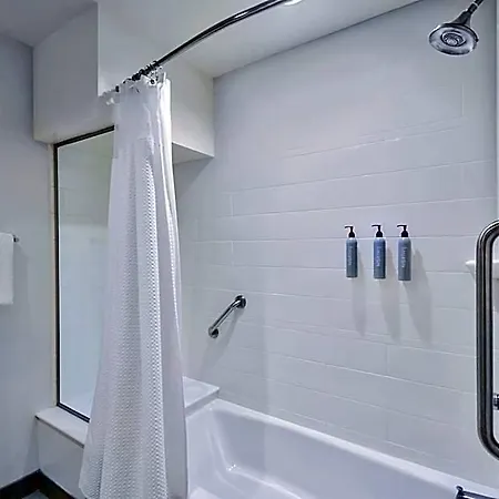 Courtyard By Marriott Hills Hotel