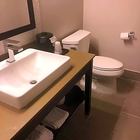 Country & By Radisson, Airport East, Tn Hotel