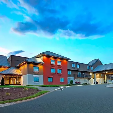 Express Airport By Ihg Hotel 3*