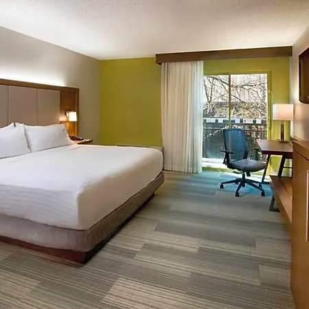 Express Airport By Ihg Hotel 3*