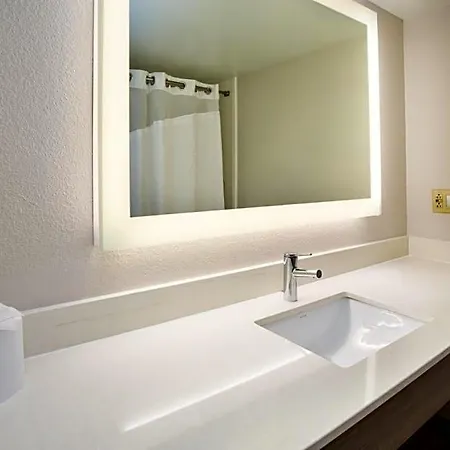 Express Airport By Ihg Hotel Nashville