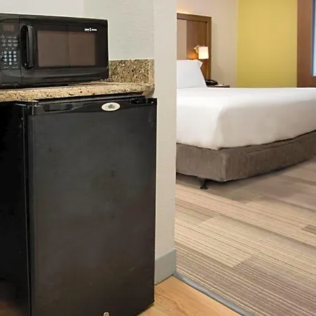 Hotel Express Airport By Ihg Nashville
