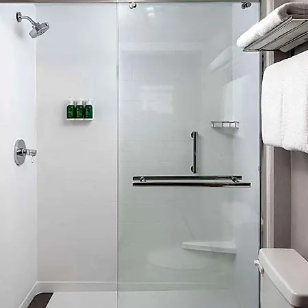 Sonesta Select Airport