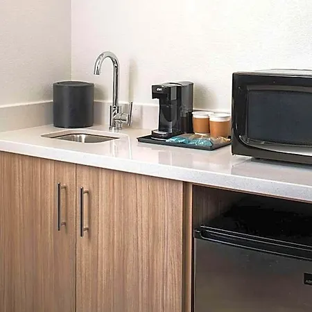 Sonesta Select Airport Hotel